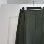 Thumbnail for Pantalon femme COS kaki taille 6
