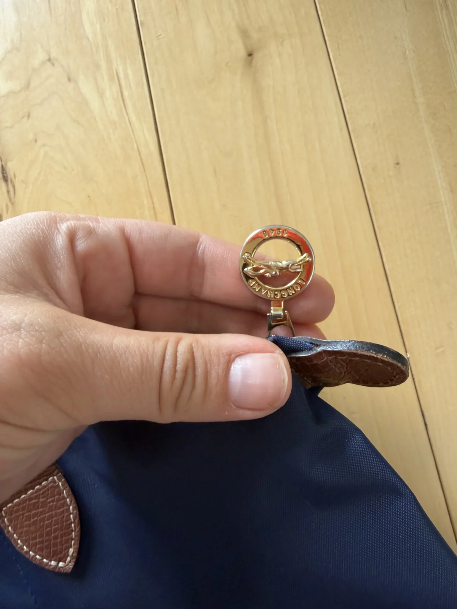 Image for Sac Longchamp Large modèle le Pliage bleu marine et cuir marron
