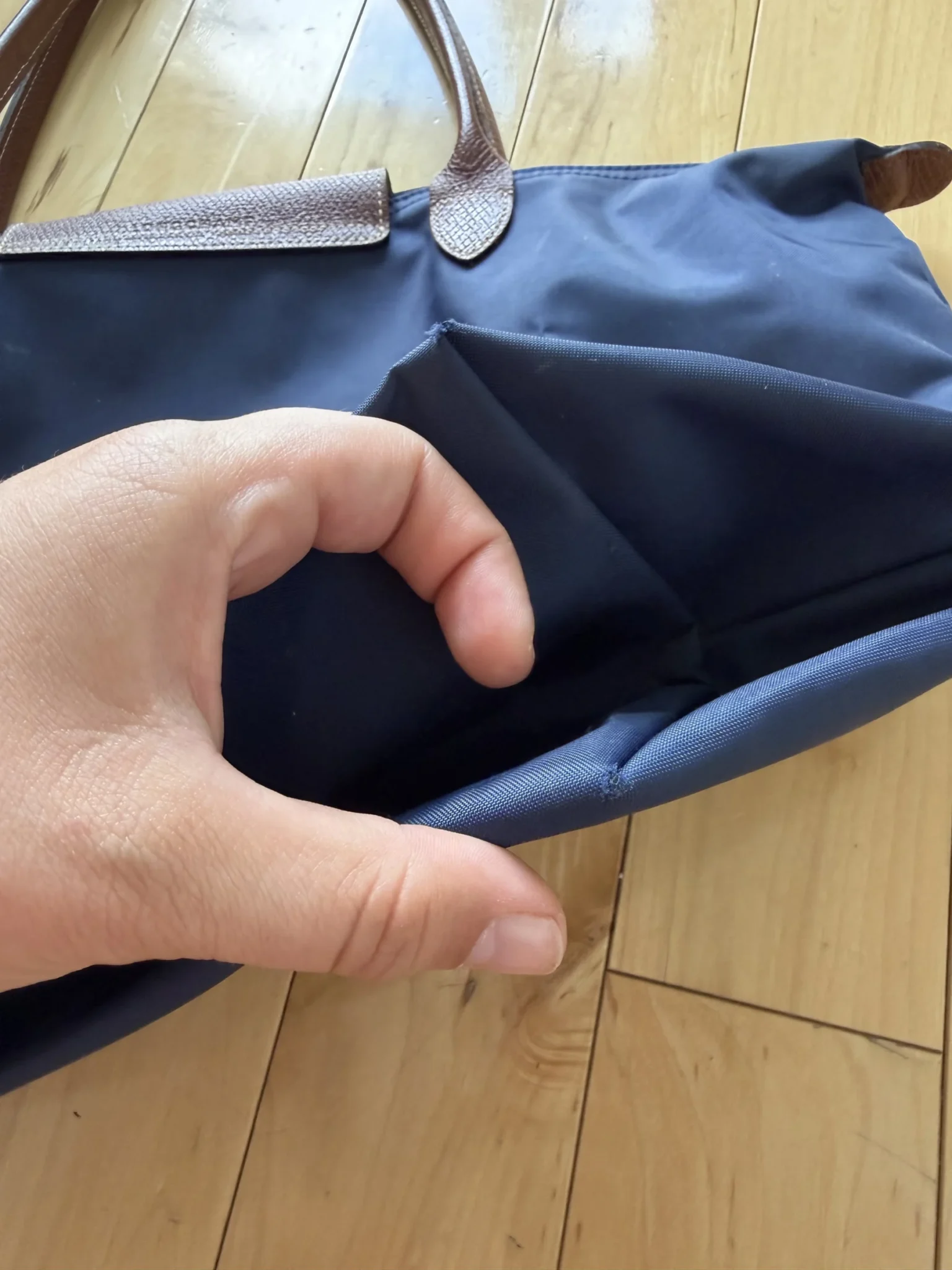 Image for Sac Longchamp Large modèle le Pliage bleu marine et cuir marron