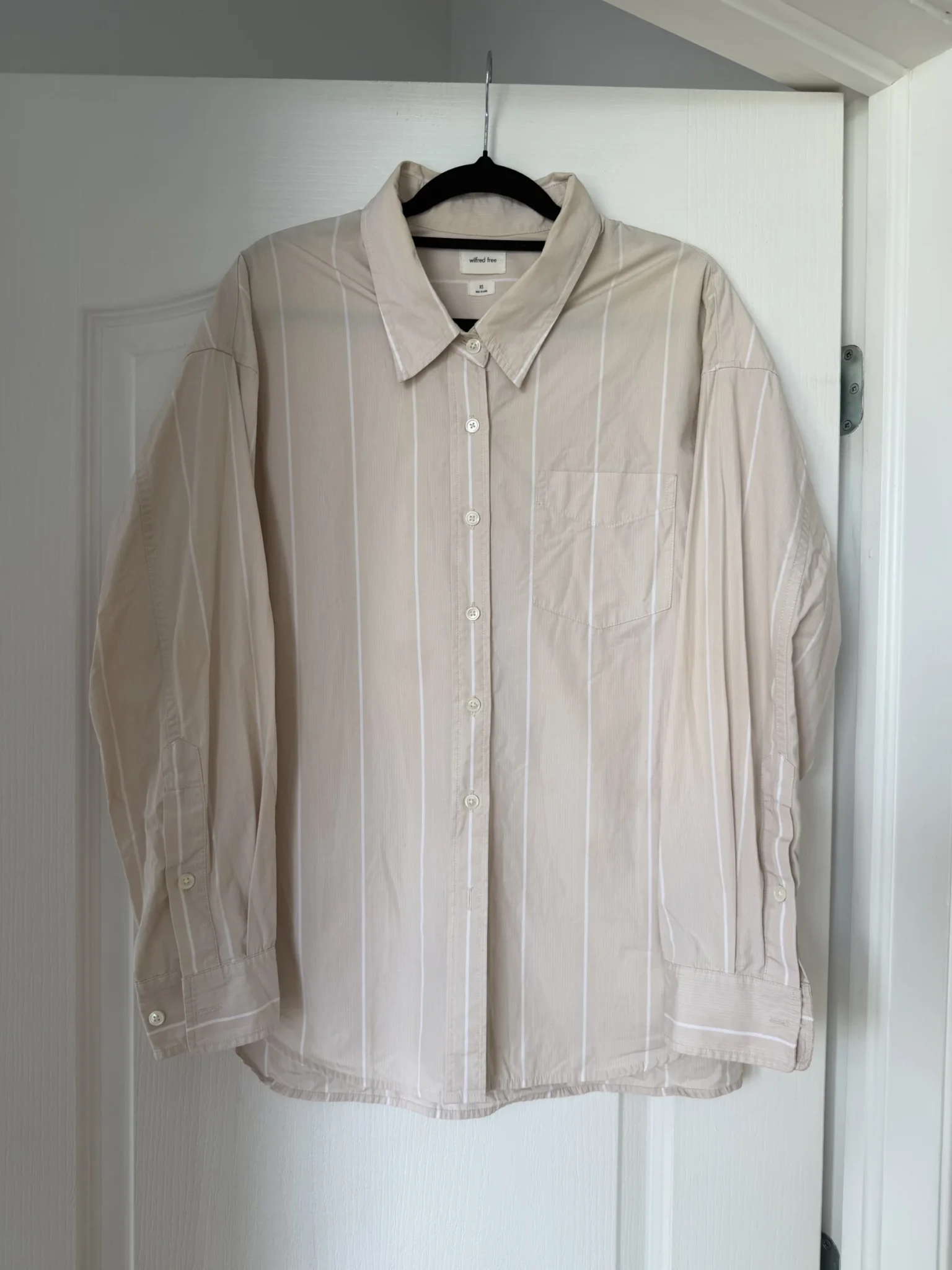 Image for Chemise oversize Wilfred Free Aritzia taille XS rayé blanche et beige