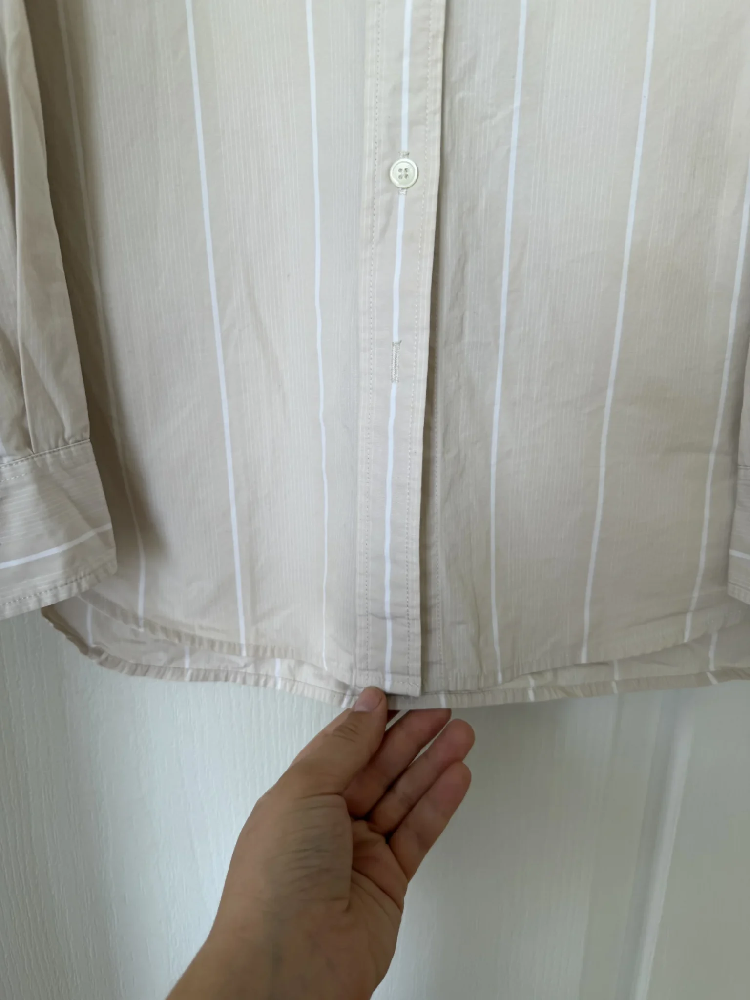 Image for Chemise oversize Wilfred Free Aritzia taille XS rayé blanche et beige