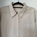 Thumbnail for Chemise oversize Wilfred Free Aritzia taille XS rayé blanche et beige