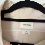Thumbnail for Chemise oversize Wilfred Free Aritzia taille XS rayé blanche et beige