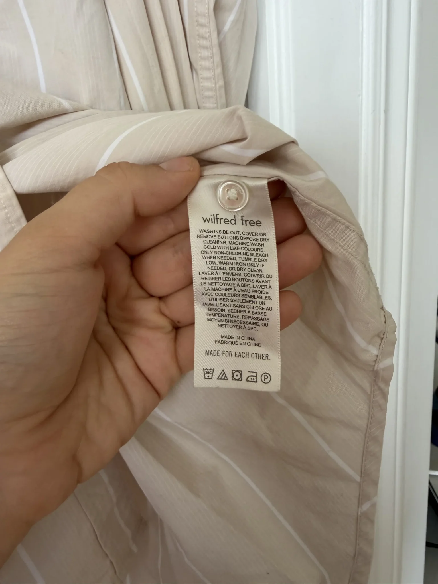 Image for Chemise oversize Wilfred Free Aritzia taille XS rayé blanche et beige