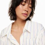 Thumbnail for Chemise oversize Wilfred Free Aritzia taille XS rayé blanche et beige