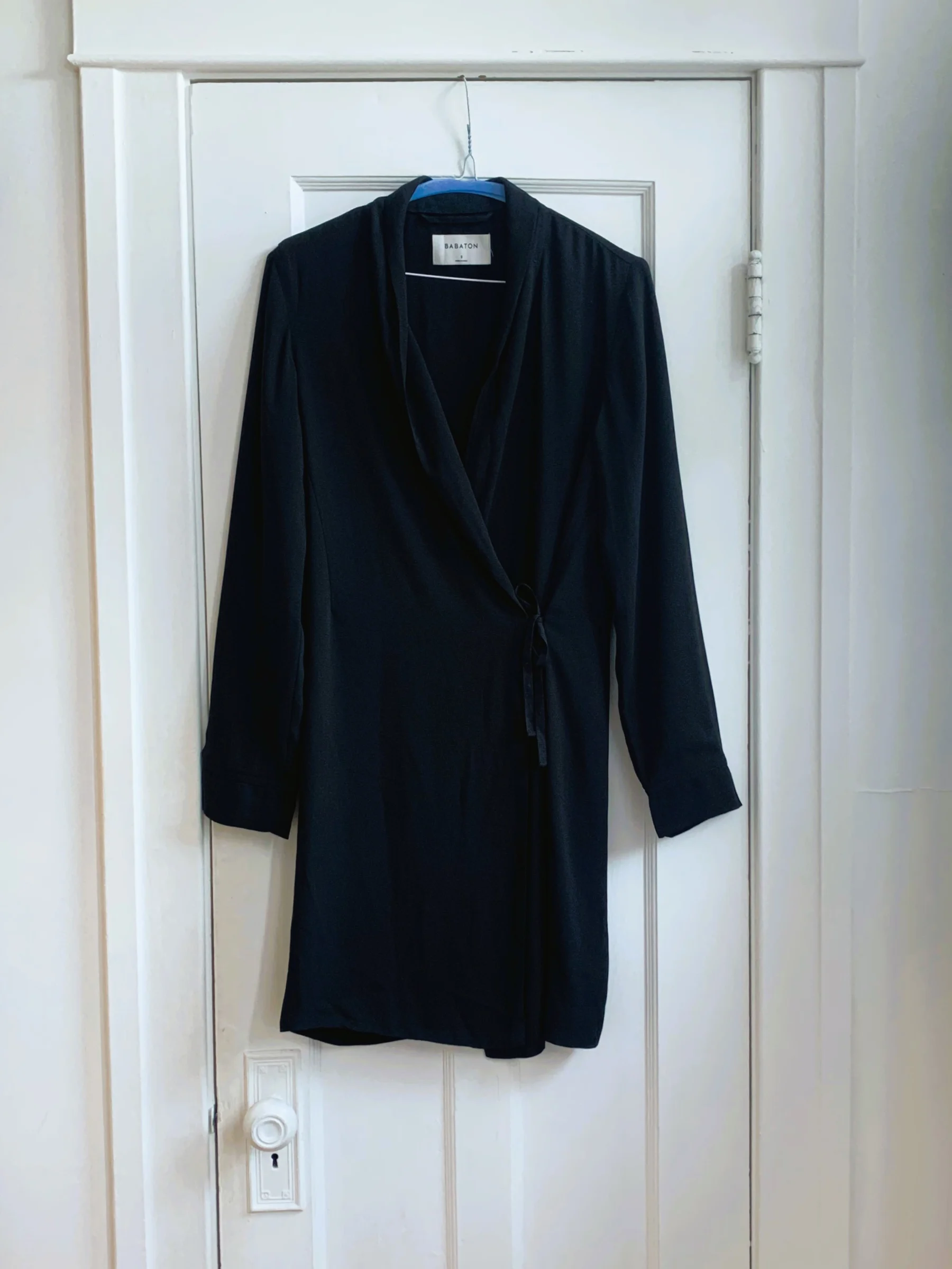 Robe de type cache-coeur (ou veste) Aritzia seconde main