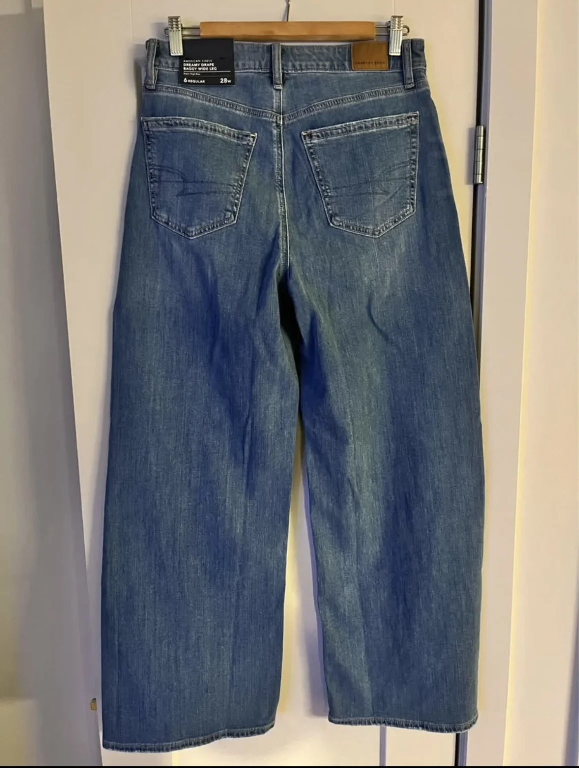 Image for AE Dreamy Drape Stretch Super High-Waisted Baggy Wide-Leg Jean size 6 US  / 28W regular Jeans American eagle NEUVE avec étiquette 🏷️ originale
