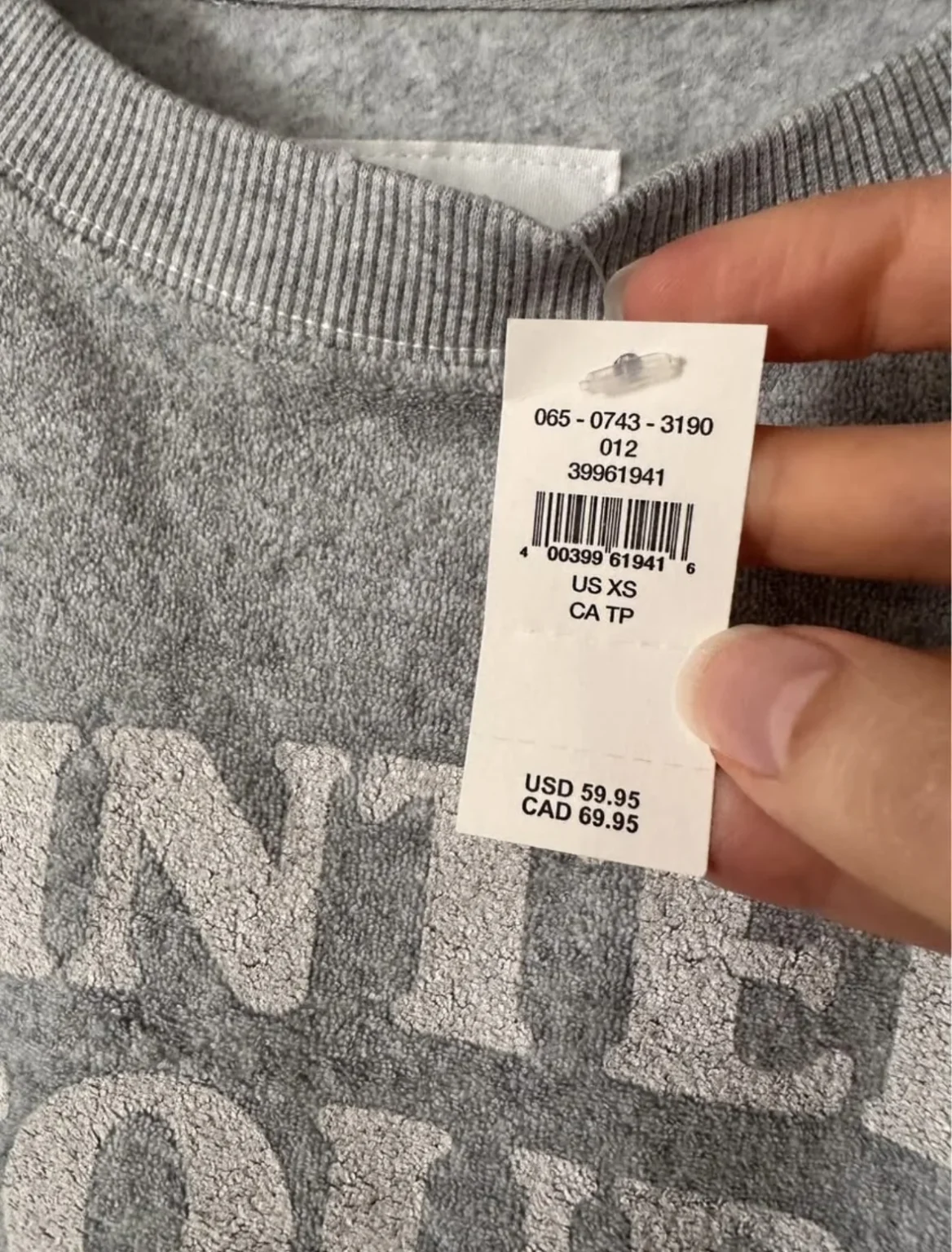 Image for Chandail ouaté Aerie oversize super cute et confortable taille XS oversize NEUF avec étiquette 🏷️ originale