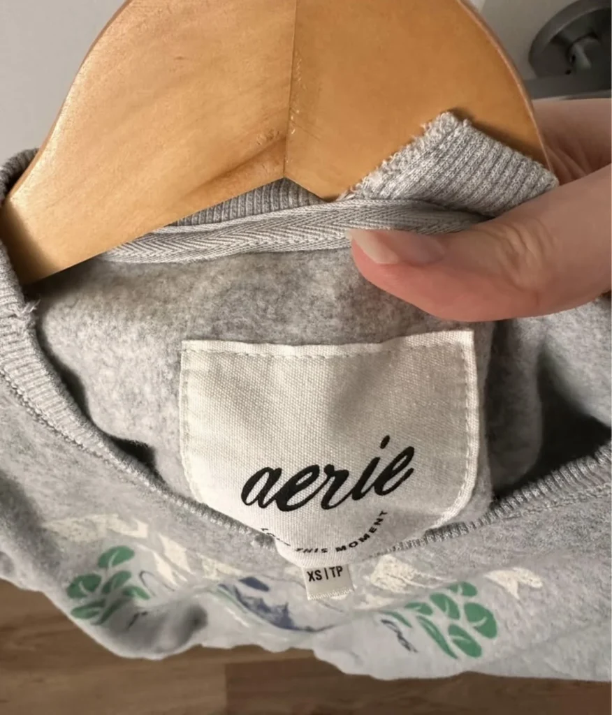 Image for Chandail ouaté Aerie oversize super cute et confortable taille XS oversize NEUF avec étiquette 🏷️ originale