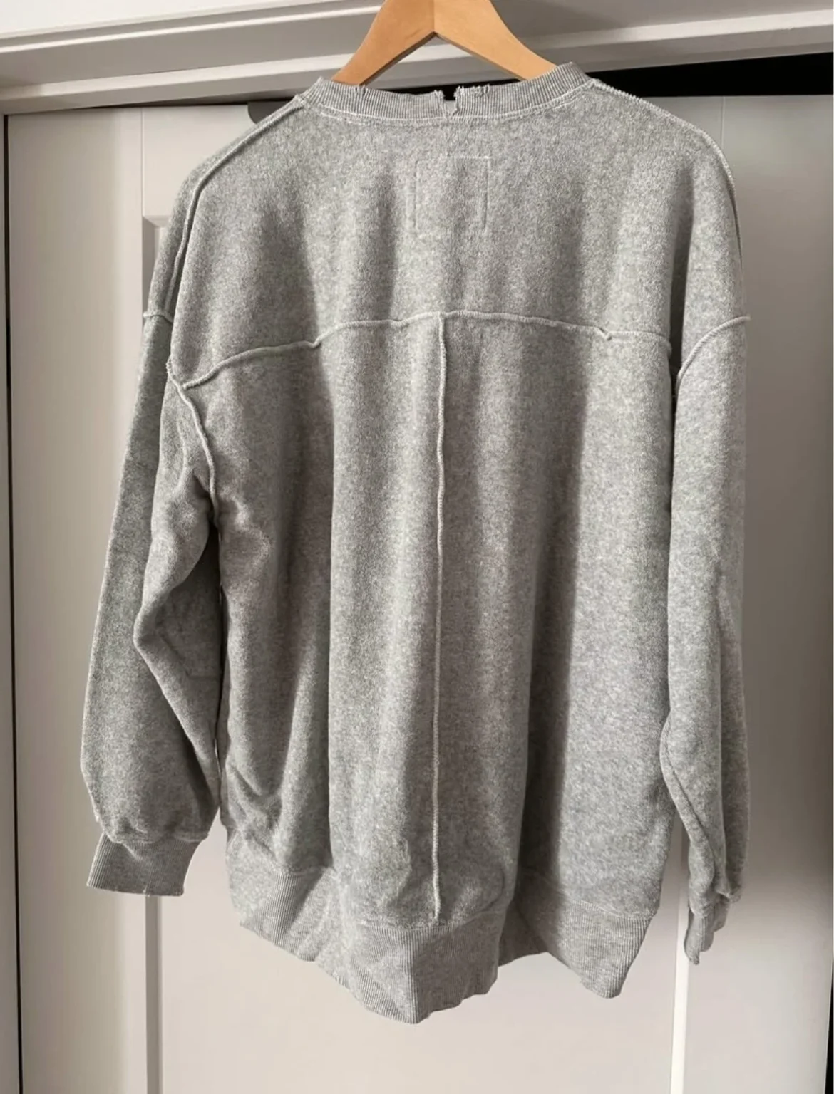 Image for Chandail ouaté Aerie oversize super cute et confortable taille XS oversize NEUF avec étiquette 🏷️ originale