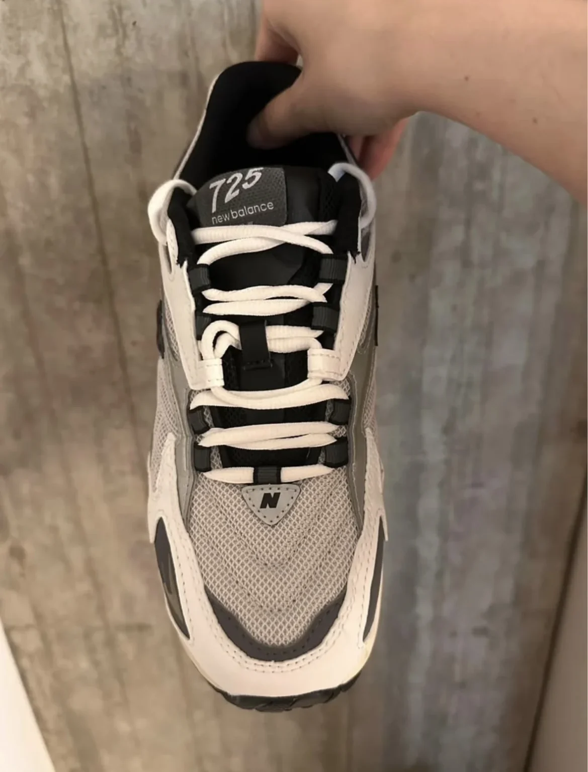 Image for New Balance 725 Unisex trainers, brand new, size 9.5 US (women’s) / 8 US (men’s). Brand new. Never worn, in perfect condition.