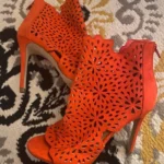 Featured thumbnail for Bottins à talon en cuir de daim rouge
