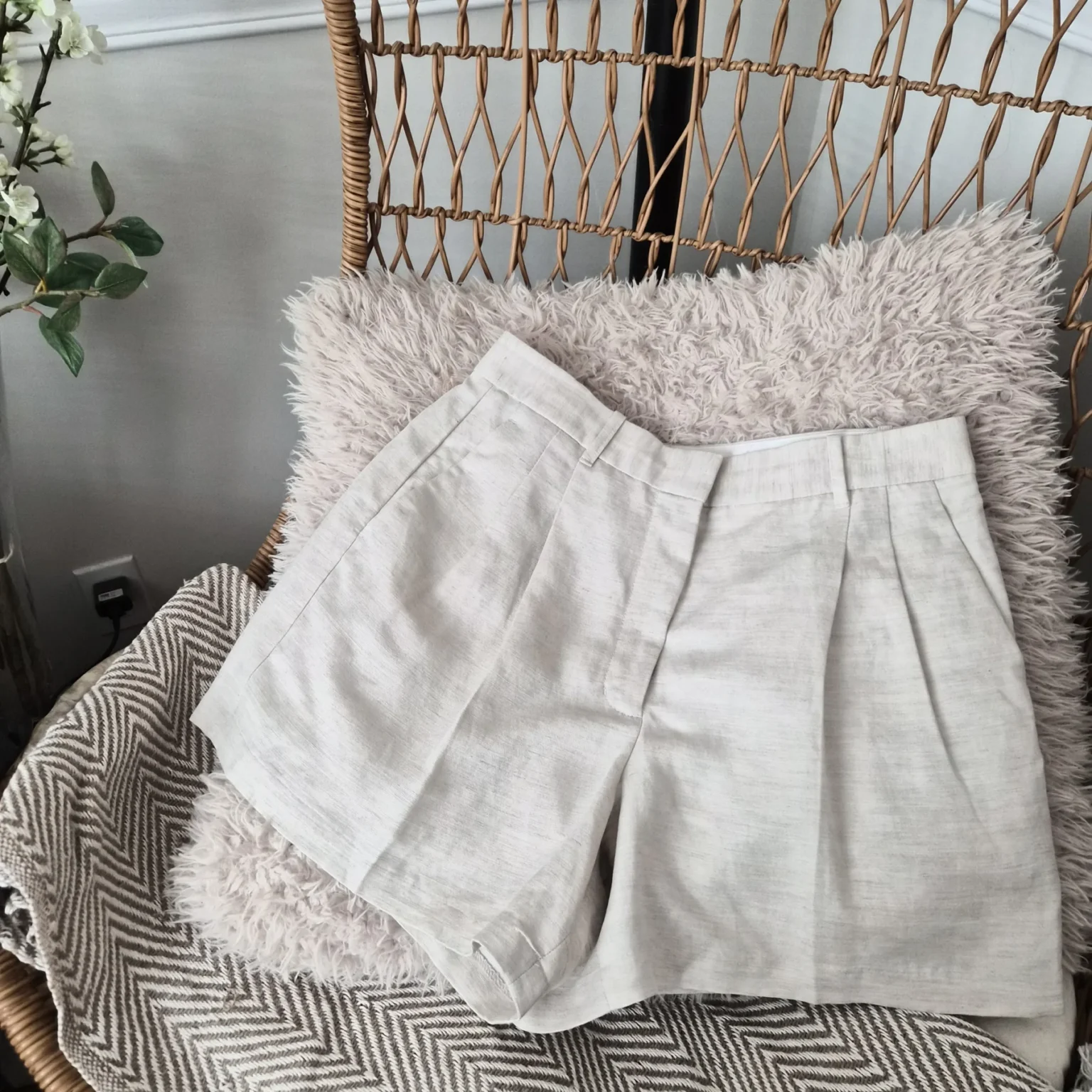 Featured image for Short Effortless curve fit mid-thigh