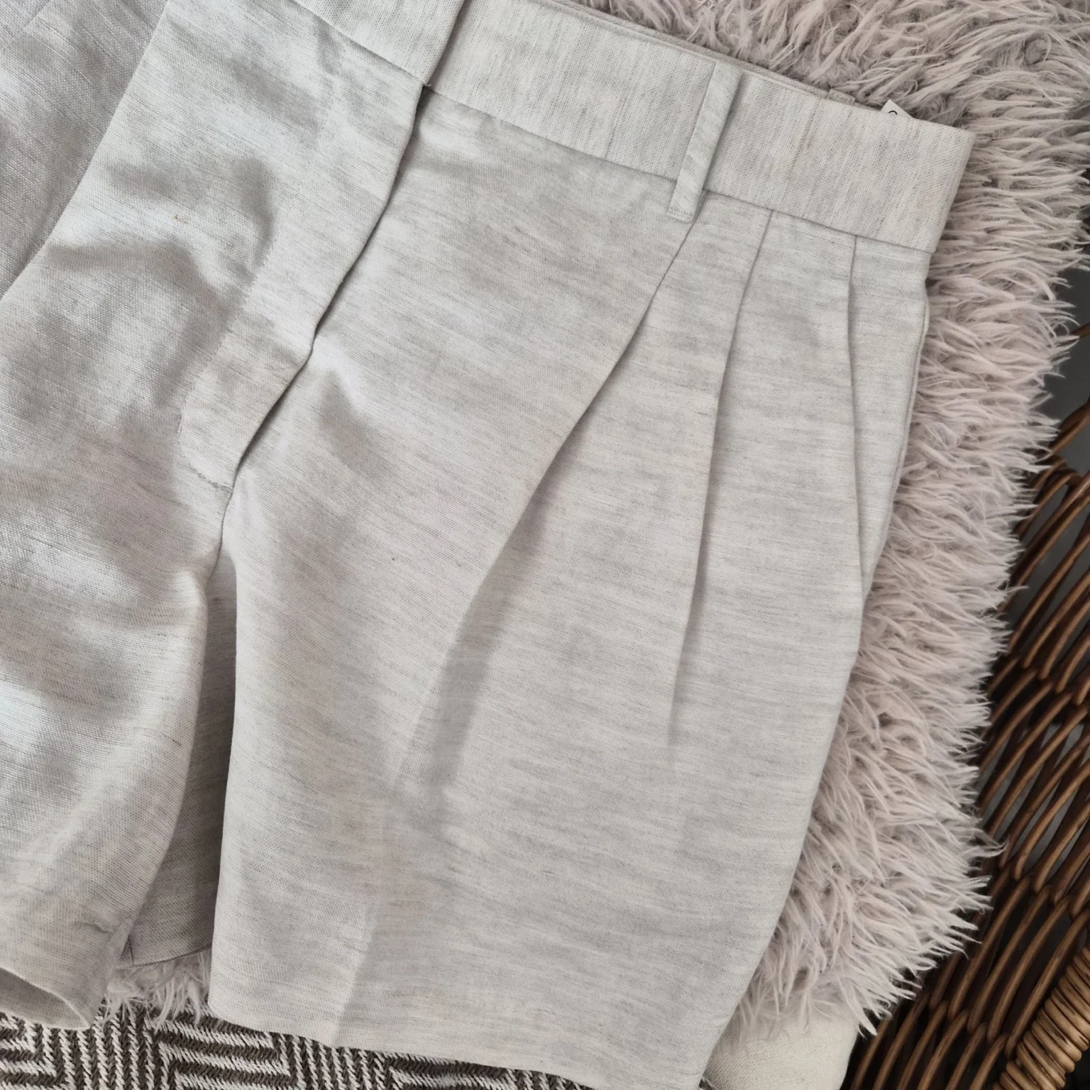 Image for Short Effortless curve fit mid-thigh