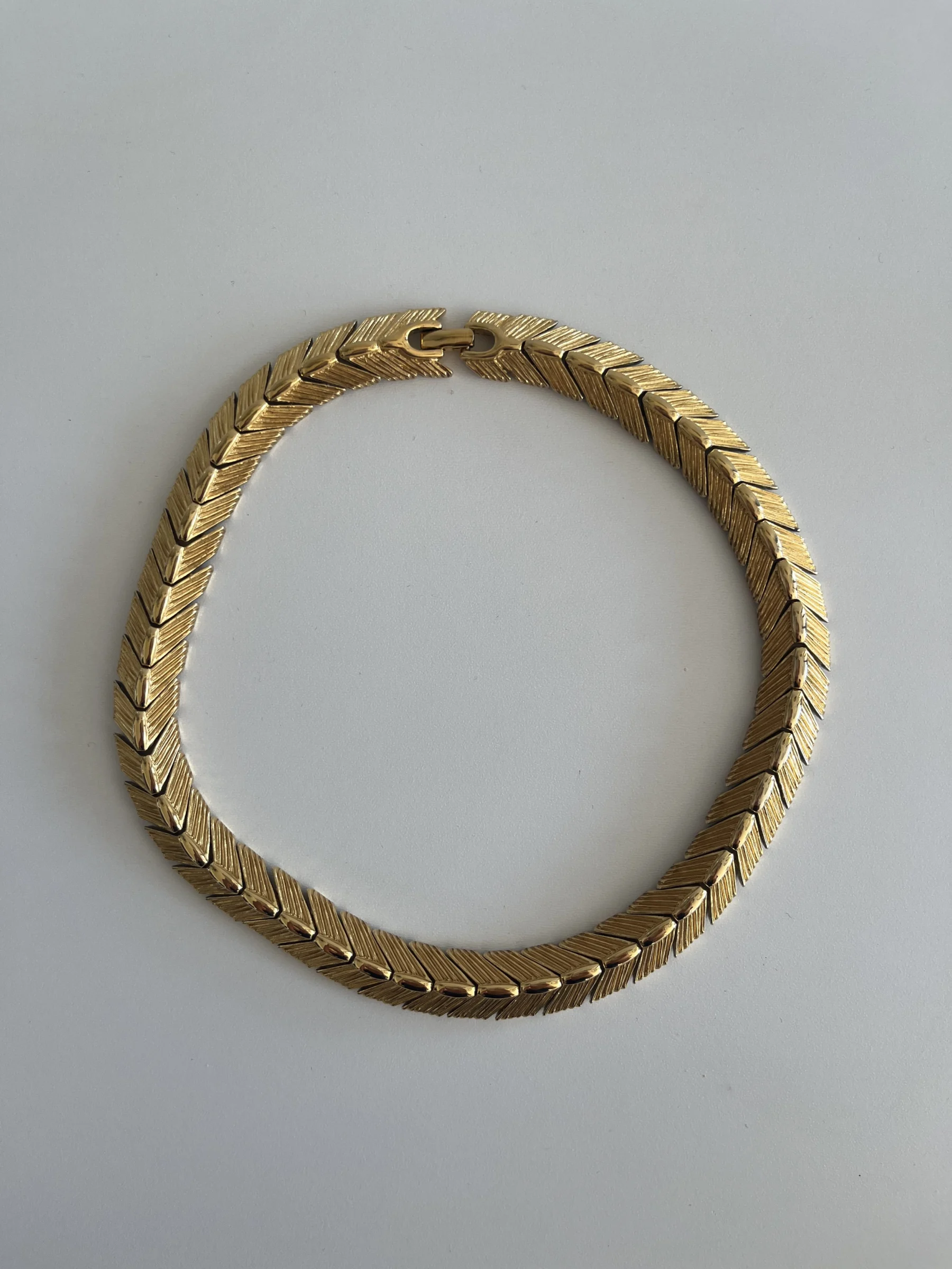 Collier Monet ras de cou plaqué or *Autre seconde main