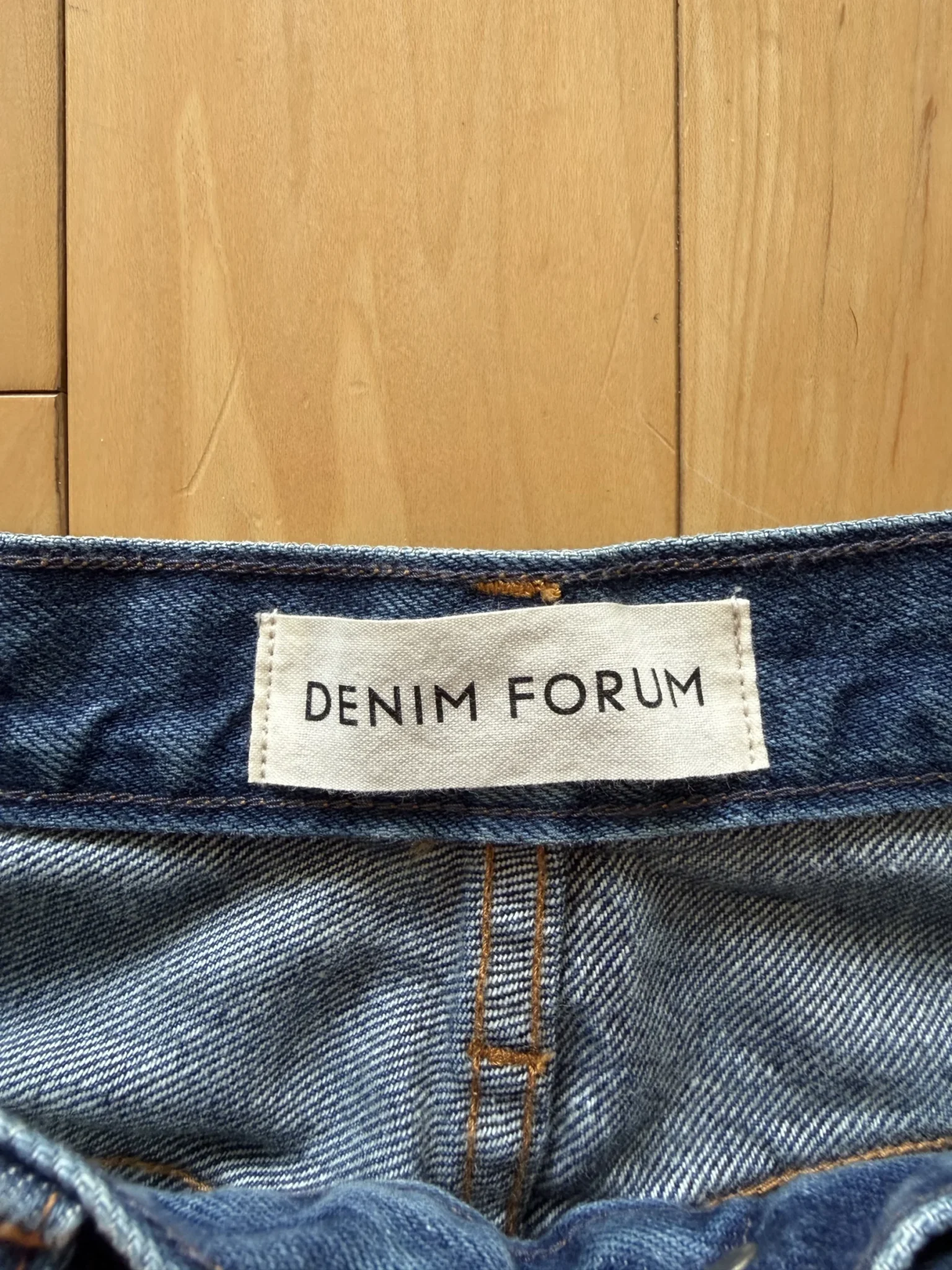 Image for Jean Denim Forum Aritzia taille 27 - Modèle Ex Boyfriend