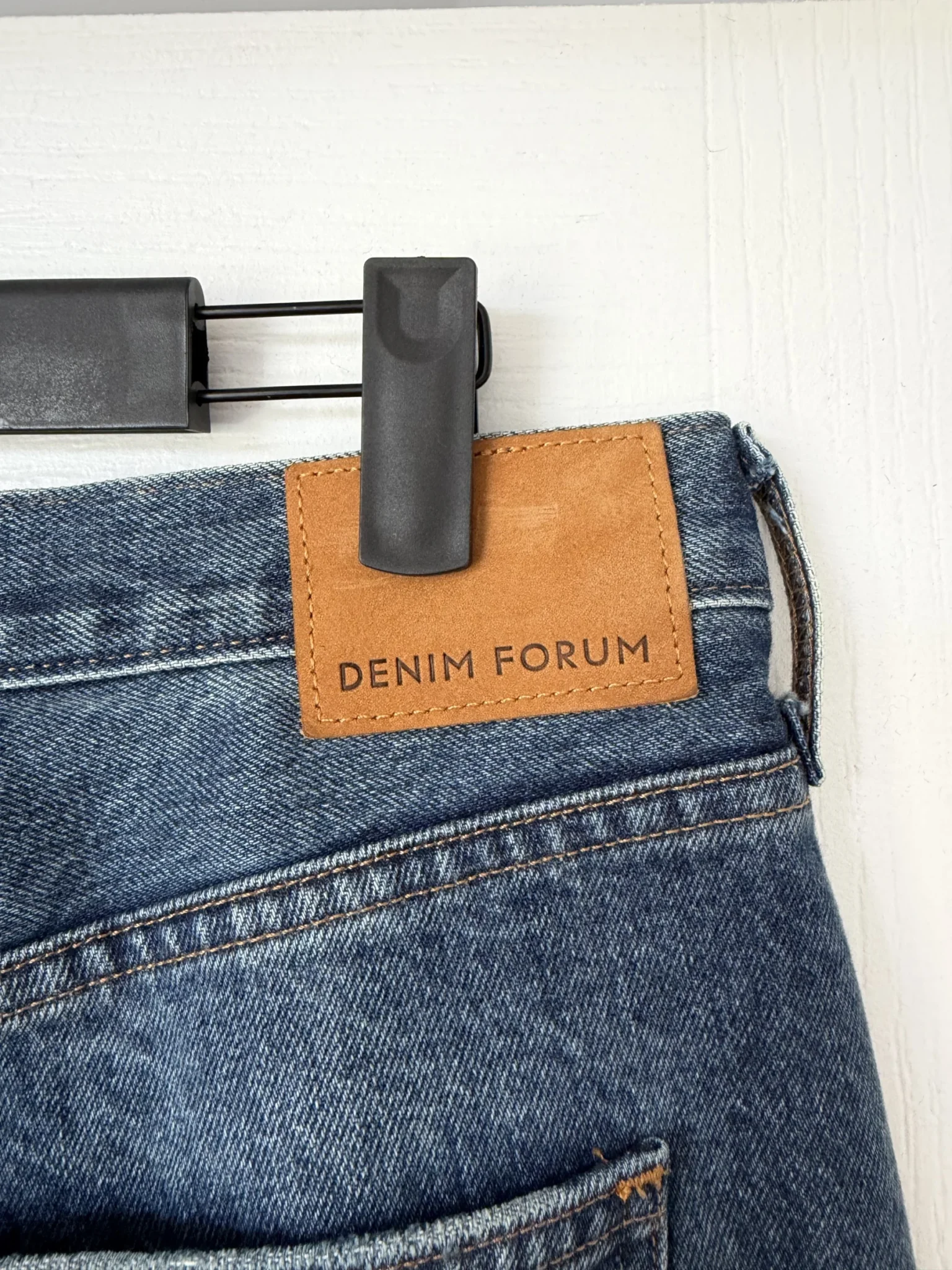 Image for Jean Denim Forum Aritzia taille 27 - Modèle Ex Boyfriend