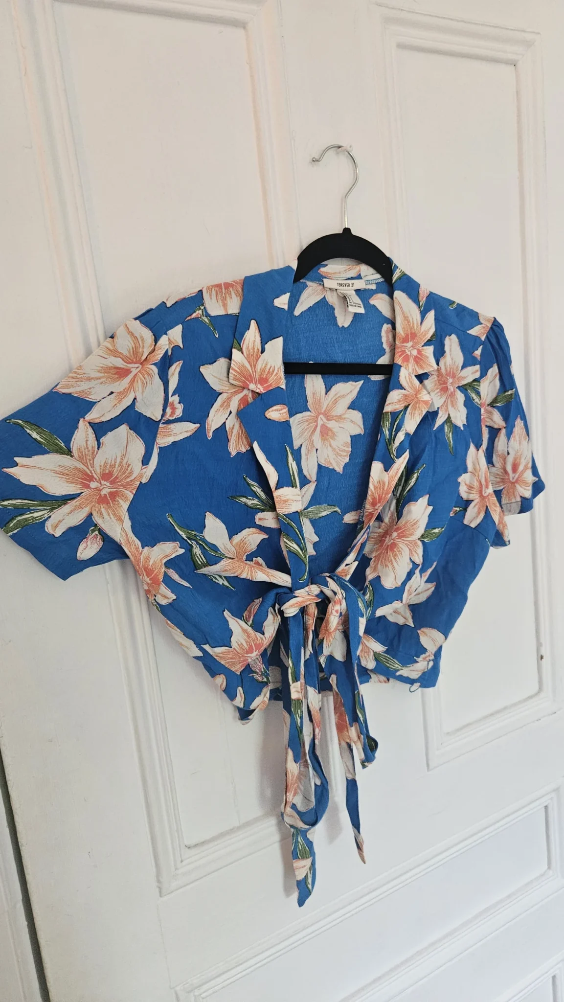 Image for Cropped wrap-around blouse with tropical print