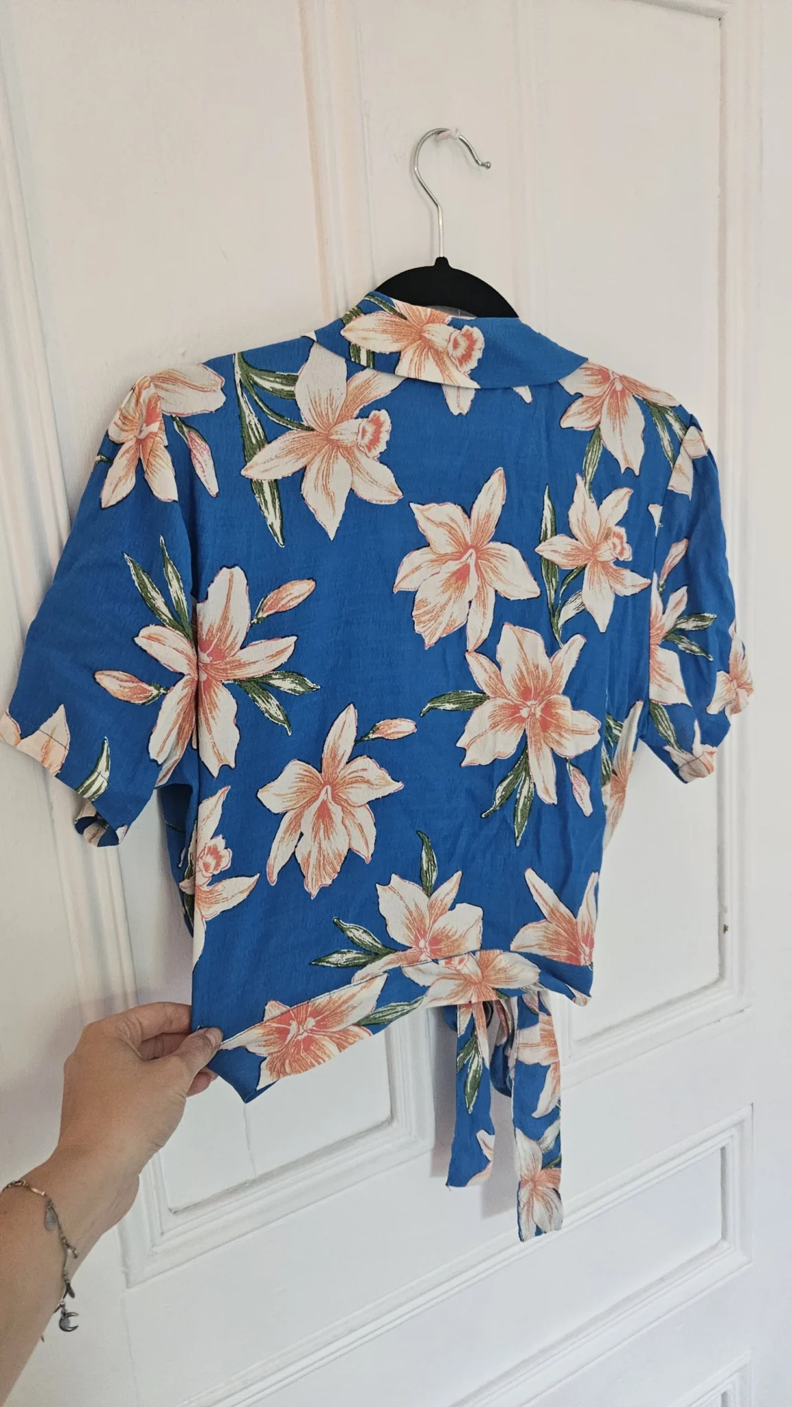 Image for Cropped wrap-around blouse with tropical print