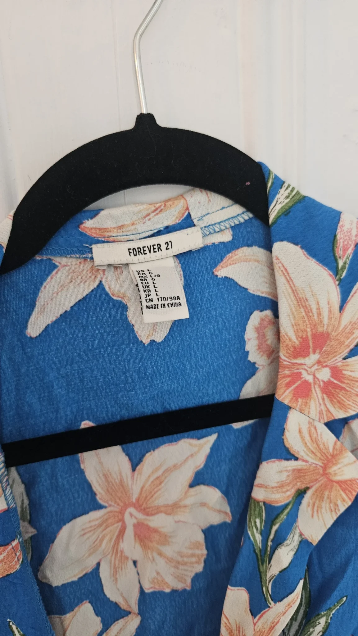 Image for Cropped wrap-around blouse with tropical print