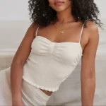 Featured thumbnail for Haut Camisole Blanche à Smocks Aritzia Wilfred White Ballet Smocked Cami Tank Top