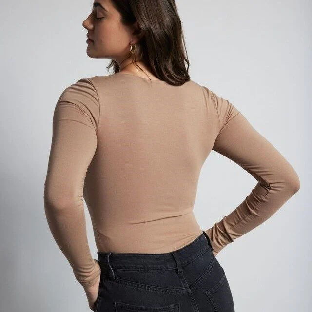 Image for Haut Chandail Brun Froncé à Manches Longues Dynamite Tan Beige Long Sleeve Ruched Top