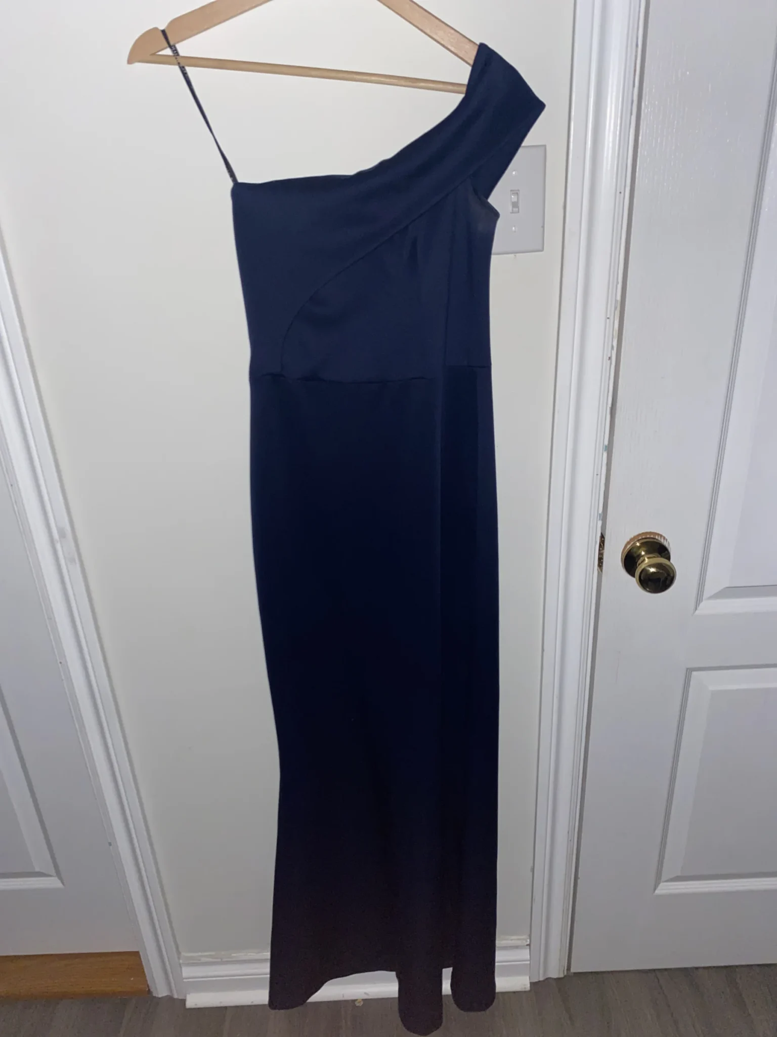 Featured image for Navy blue evening dresses