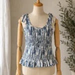 Featured thumbnail for Haut d’été avec des motifs bleu et blanc