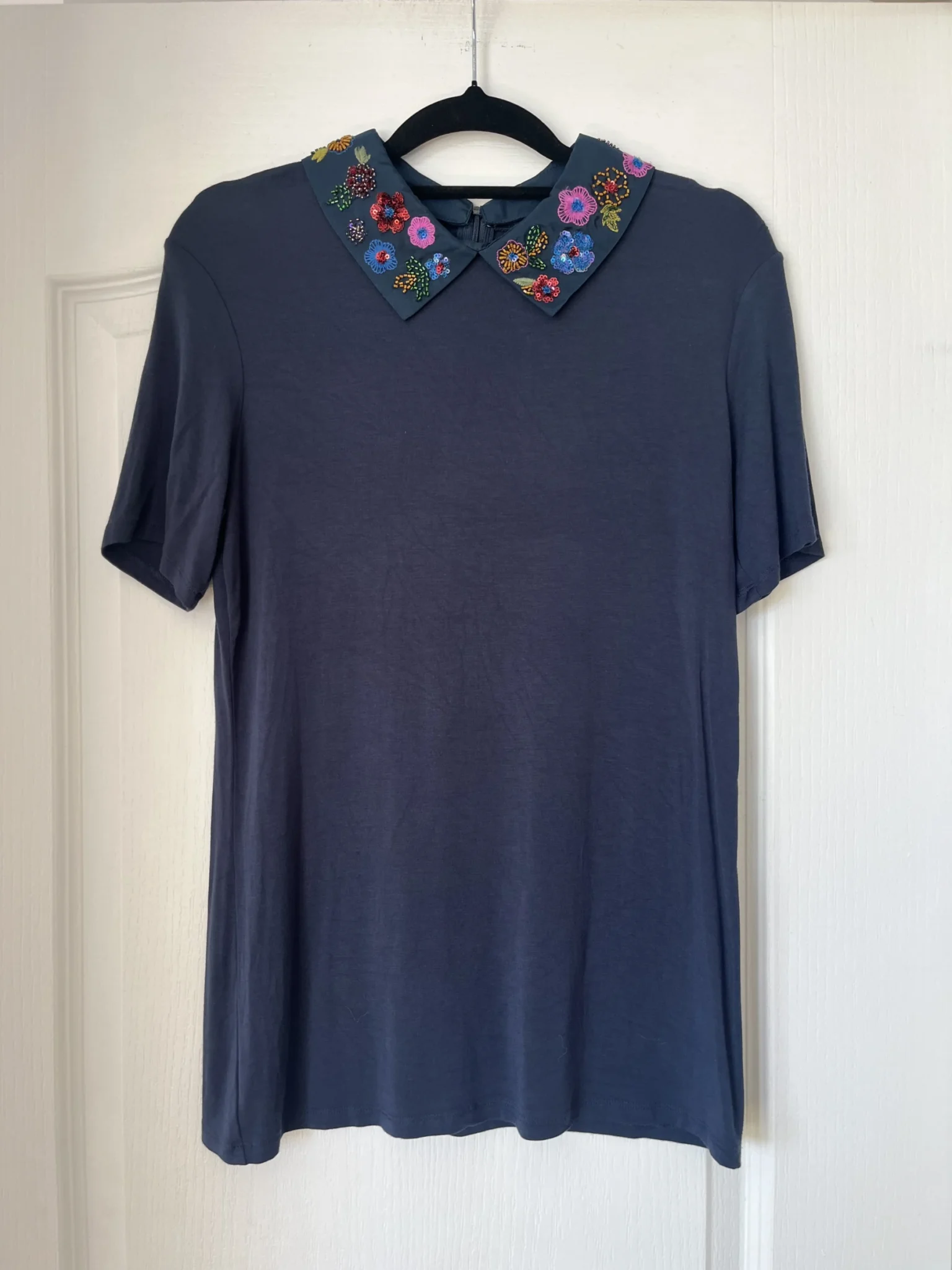 Featured image for Blouse Max Mara Week-end bleu marine avec col broderie perles