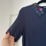 Thumbnail for Blouse Max Mara Week-end bleu marine avec col broderie perles