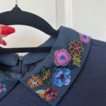 Thumbnail for Blouse Max Mara Week-end bleu marine avec col broderie perles
