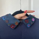 Thumbnail for Blouse Max Mara Week-end bleu marine avec col broderie perles