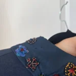 Thumbnail for Blouse Max Mara Week-end bleu marine avec col broderie perles
