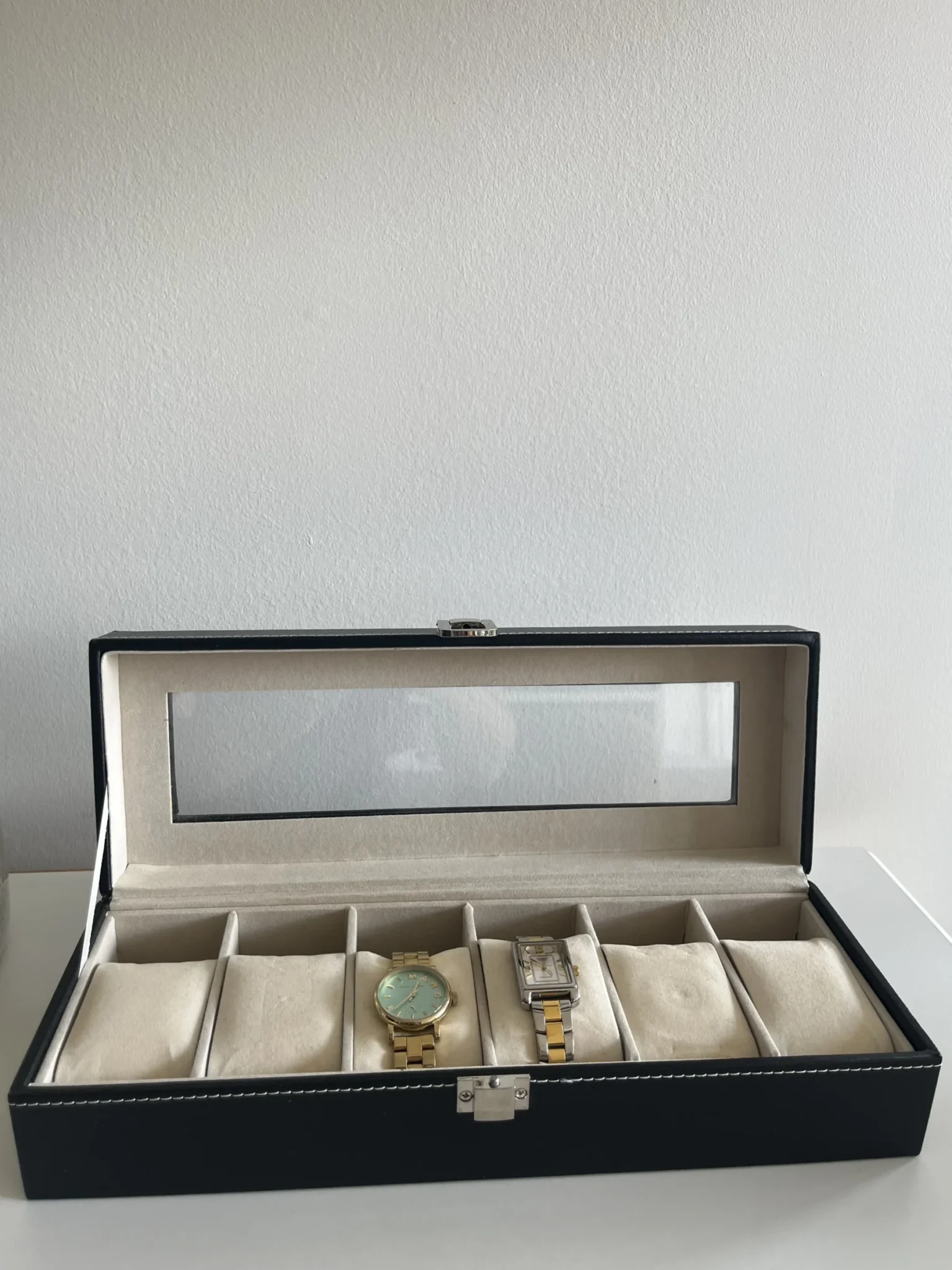 Featured image for Rangement 6 montres Unisexe effet cuir noir