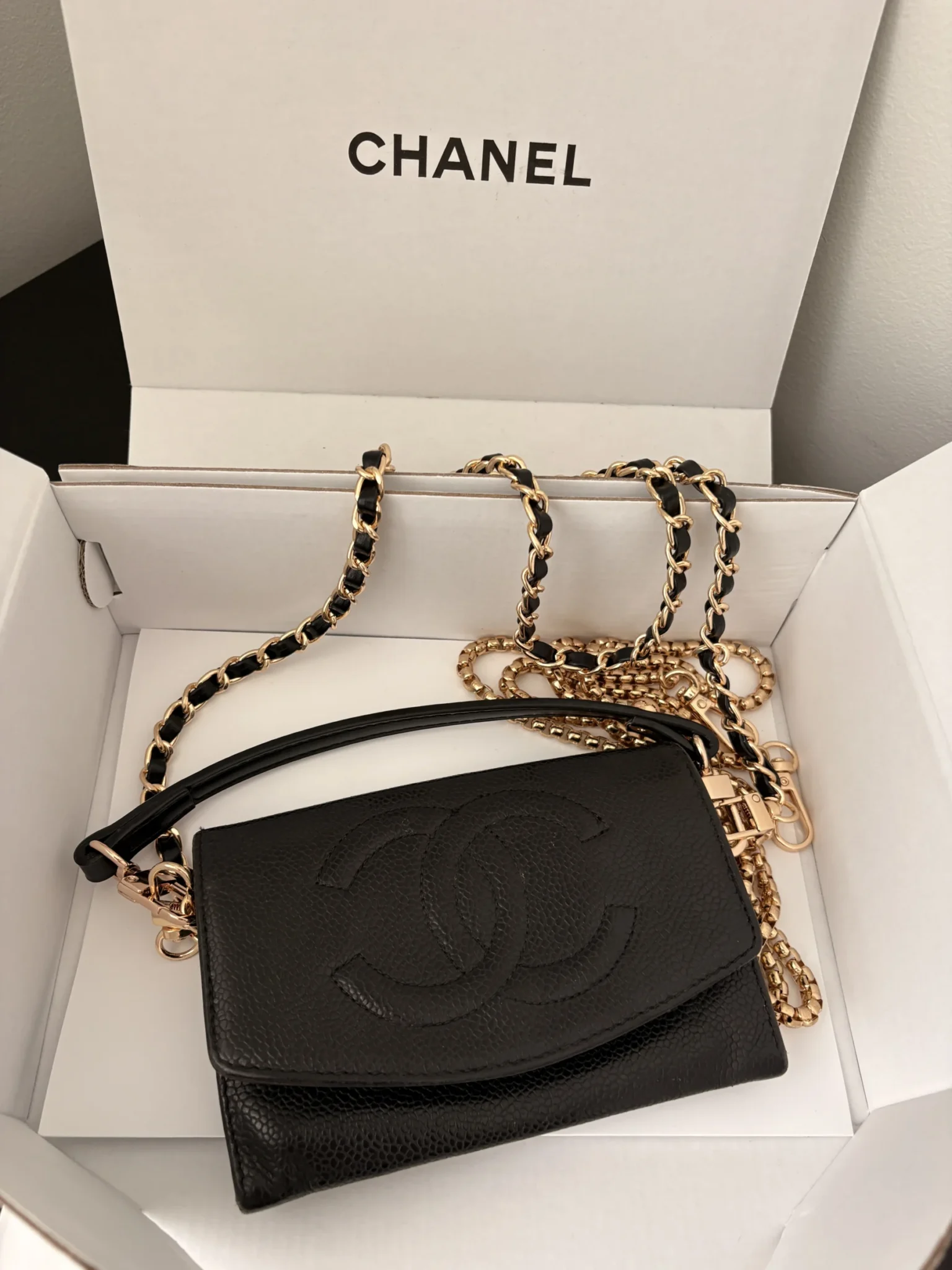 Image for Authentic Chanel porte-feuille avec chaine Upcycle