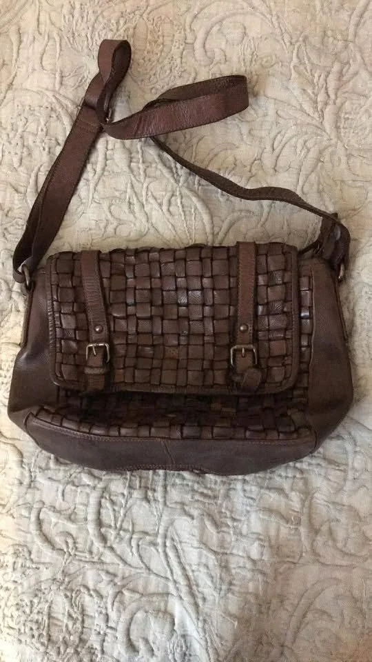 Featured image for Sac bandoulière the trend cuir tressé marron