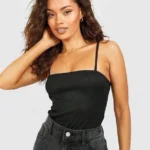 Featured thumbnail for Haut Camisole Noire Côtelée à Col Carré Simons Twik Black Ribbed Square Neck Crop Top Cami