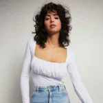 Featured thumbnail for Haut Chandail Blanc à Manches Longues Dynamite White Long Sleeve Ruched Tee Top
