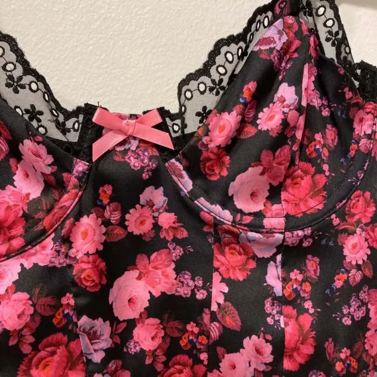 Image for Haut Camisole Fleurie Rose & Noir Love & Lemons Black & Pink Floral Bustier Cami Top