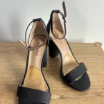 Thumbnail for Sandale à talons hauts