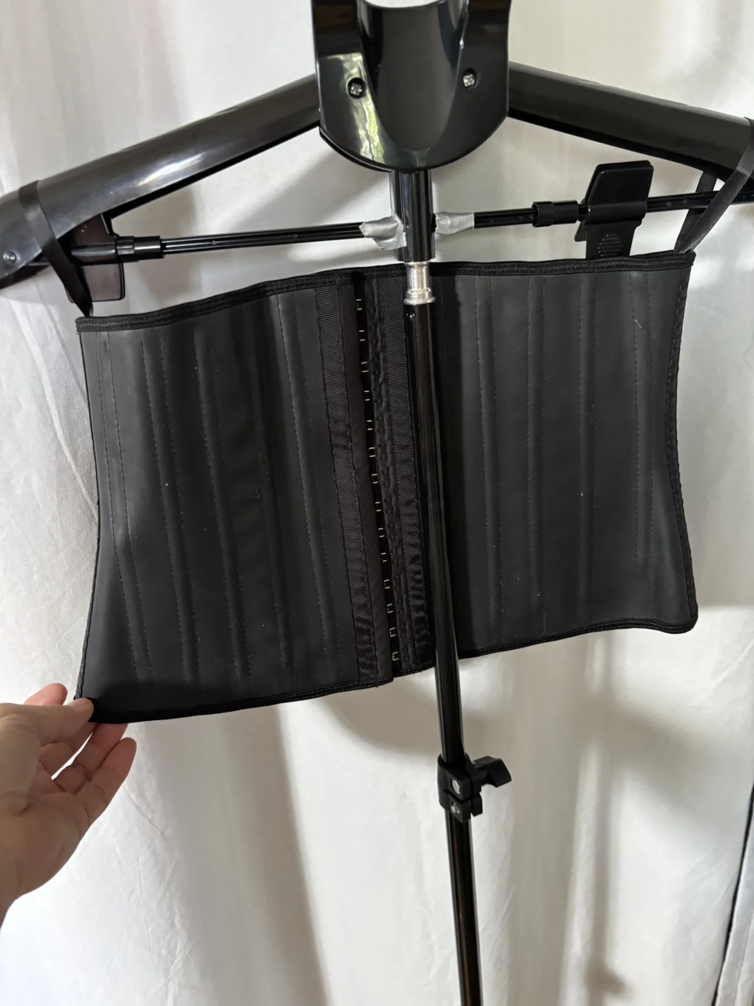 Image for Gaine / Serre-taille en latex YIANNA – Taille L – Noir