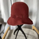Featured thumbnail for Chapeau Cloche Vintage Kaye Lynn (100% Laine) –  Style Années 20 -56 centimètres, ce qui équivaut taille M