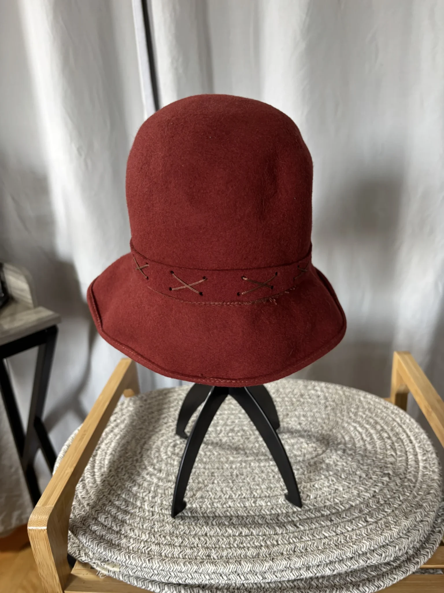 Image for Chapeau Cloche Vintage Kaye Lynn (100% Laine) –  Style Années 20 -56 centimètres, ce qui équivaut taille M