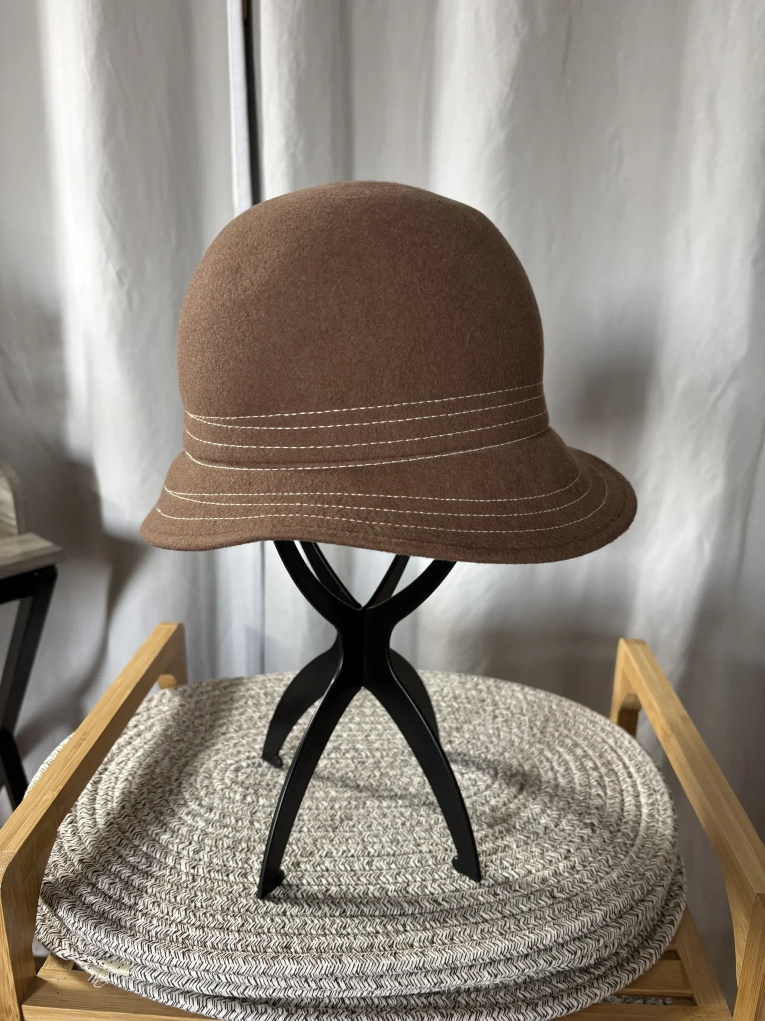 Featured image for Chapeau cloche Vintage en laine Dobbs Fifth Avenue (Made in USA)