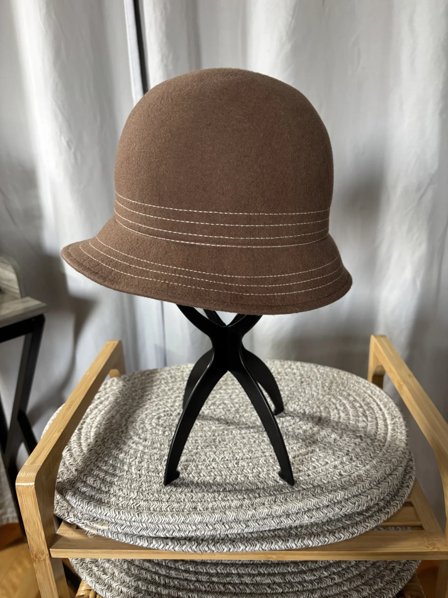 Image for Chapeau cloche Vintage en laine Dobbs Fifth Avenue (Made in USA)