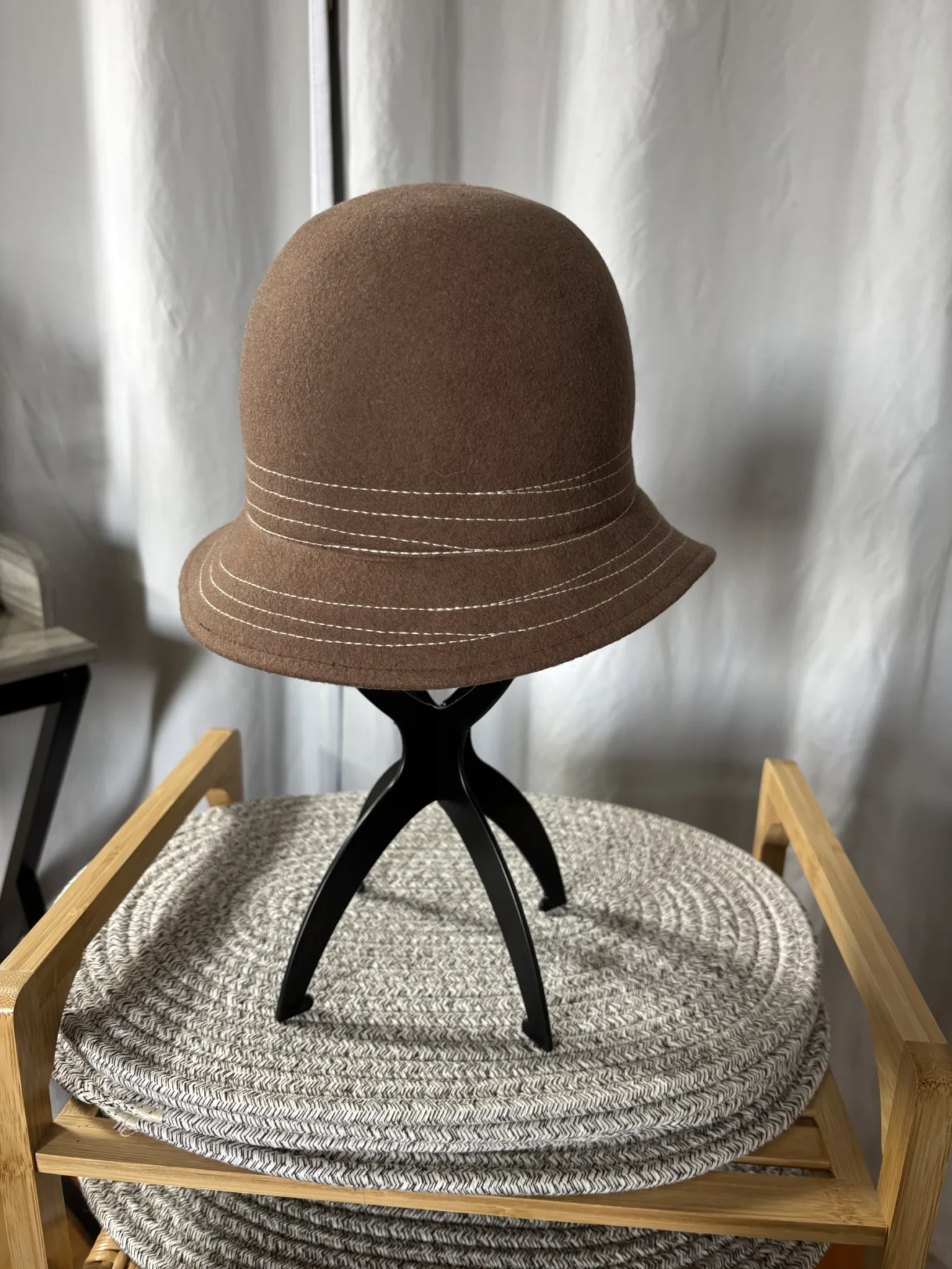 Image for Chapeau cloche Vintage en laine Dobbs Fifth Avenue (Made in USA)