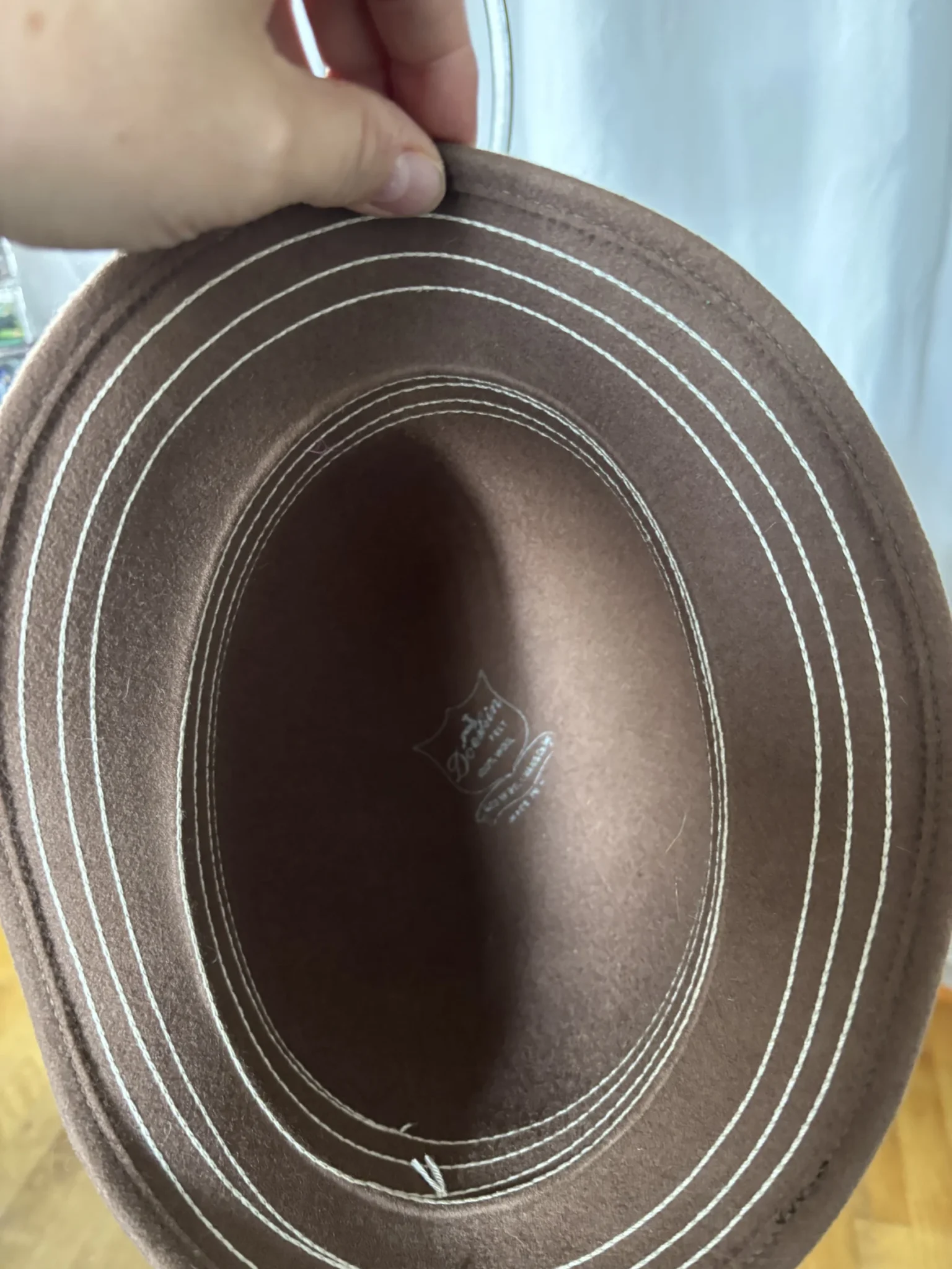 Image for Chapeau cloche Vintage en laine Dobbs Fifth Avenue (Made in USA)