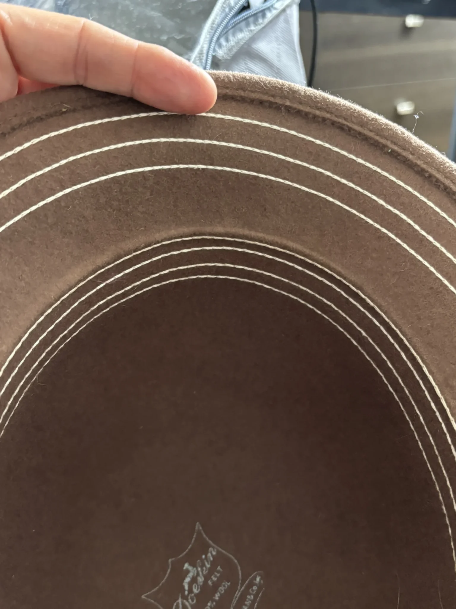Image for Chapeau cloche Vintage en laine Dobbs Fifth Avenue (Made in USA)