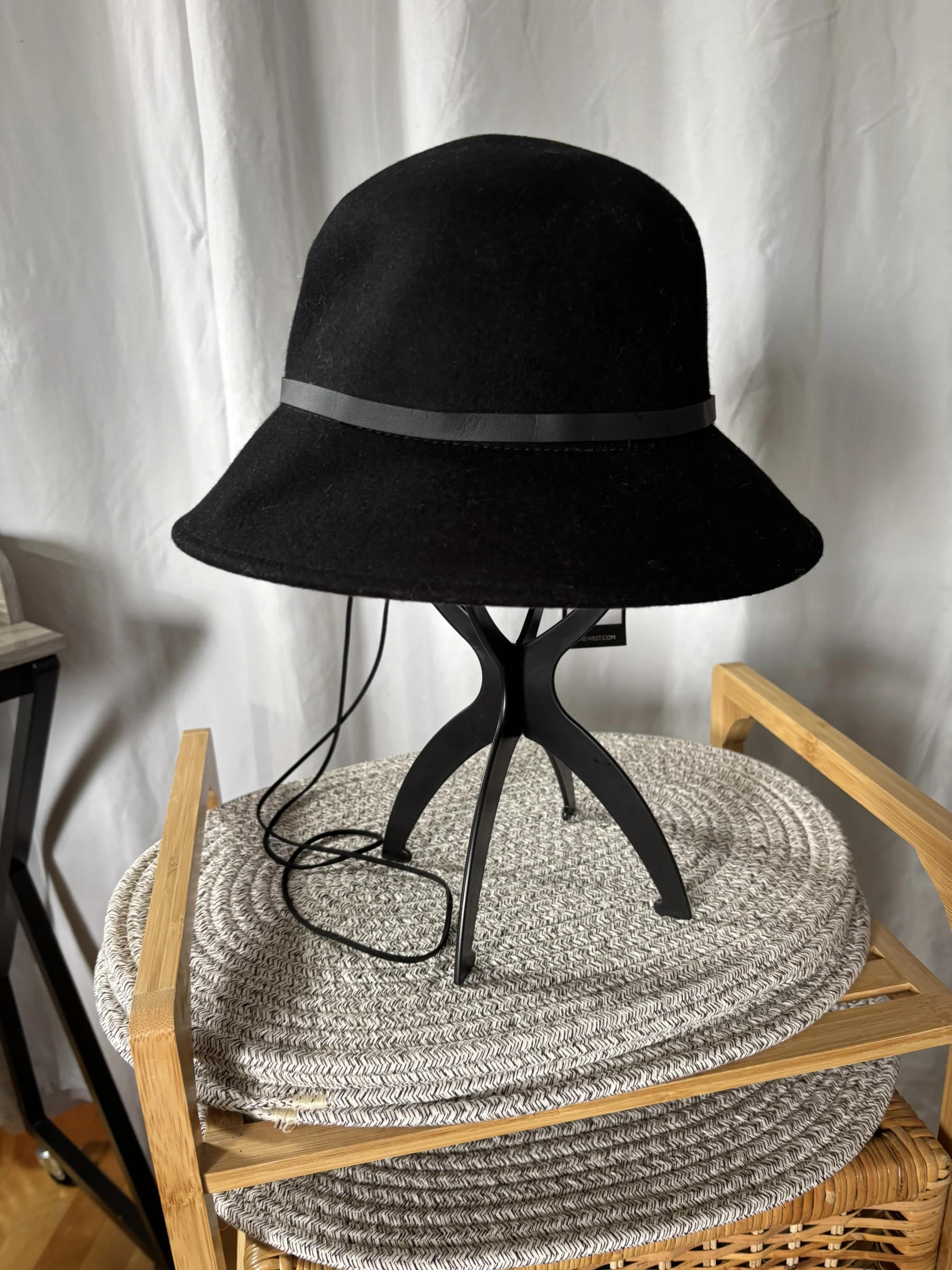 Chapeau cloche Nine West noir 100 % laine – Neuf avec étiquettes (Prix d'origine : 68 $) Nine West seconde main
