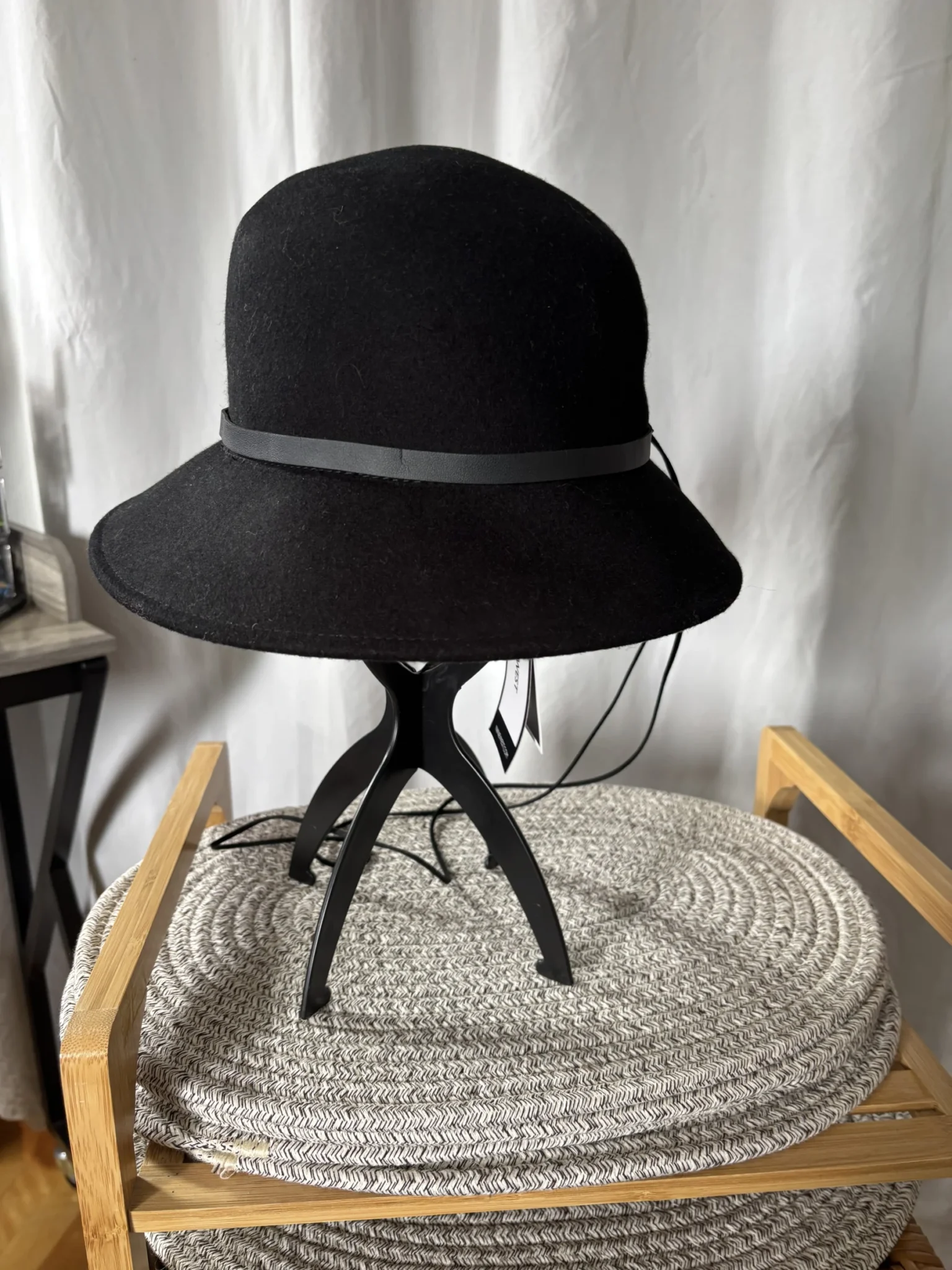 Image for Chapeau cloche Nine West noir 100 % laine – Neuf avec étiquettes (Prix d'origine : 68 $)